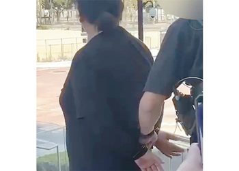 FBI에 체포되는 지니 최.