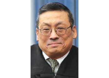 전명진 판사.