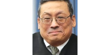 전명진 판사.