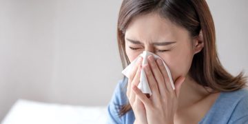 축농증이 있으면 누런색 콧물, 코막힘, 후각 저하 등의 증세가 나타난다. 축농증 환자 25%가 천식을 같이 앓는다는 조가 결과가 나왔다. [셔터스톡]