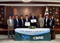 해양진흥공사와 CBRE 관계자들이 10일 오전 귀넷상공회의소에 모여 업무협약을 체결했다. 윤지아 기자